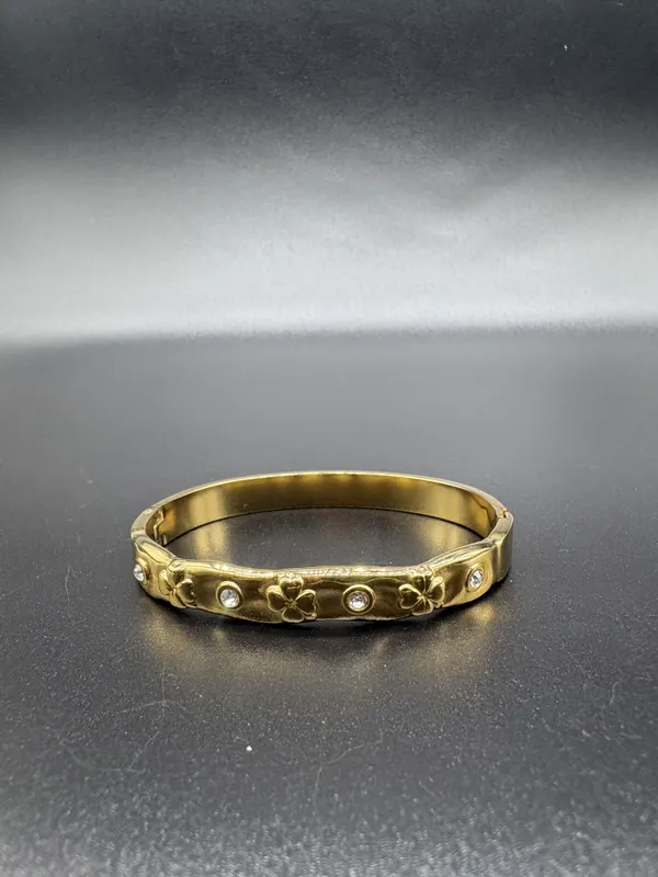 Gold-Plated_Floral_Bangle_With_Crystal_Accents