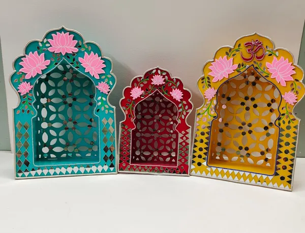 Hand-Painted_Floral_Arch_Jharokha_Pooja_Mandir_Decor