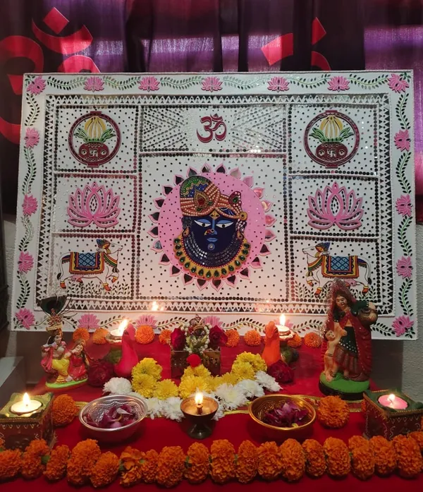 Traditional_Pichwai_Style_Shrinathji_Wall_Hanging_Tapestry_/_Temple_Back_Drop_With_Sacred_Motifs