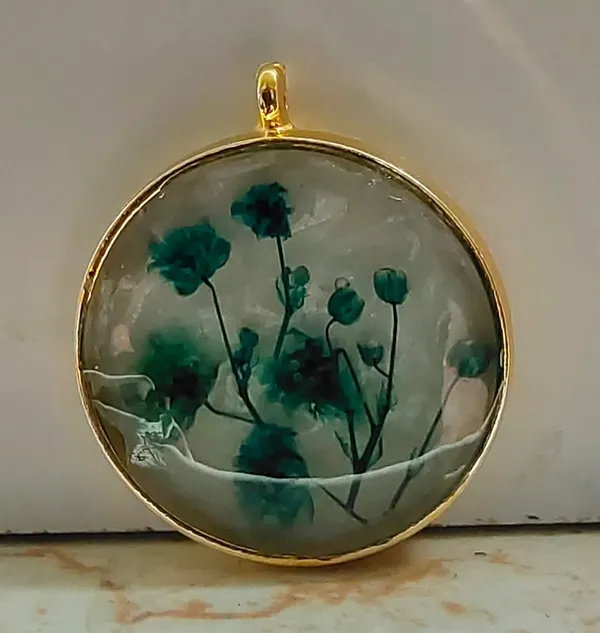 Real_Pressed_Flower_Teal_Floral_Resin_Pendant