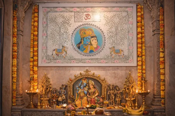 Shri_Radha_Krishna_Handcrafted_Lippan_Fusiion_Folk_Art_Wall_Decor/_Temple_Backdrop