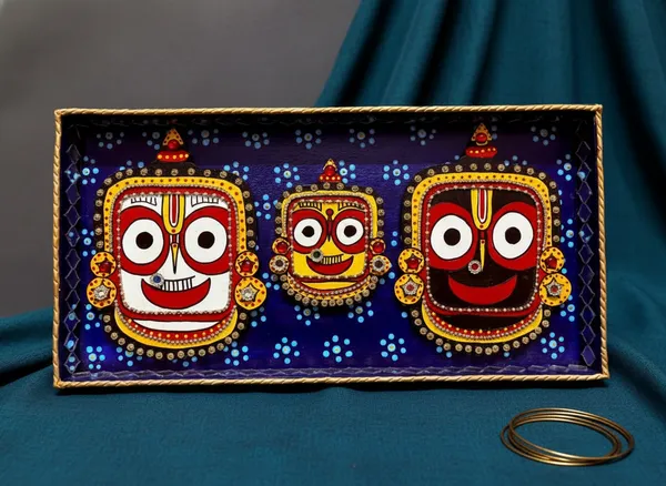 Handcrafted_Jagannath_Puri_Wooden_Tray_-_Lord_Jagannath,_Balabhadra_&_Subhadra_Idol_Set
