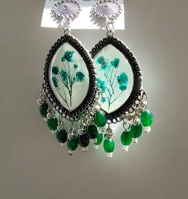 Handcrafted_Pressed_Real_Flower_Resin_Earrings_With_Green_Bead_Fringe