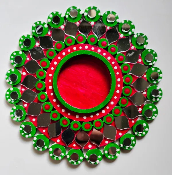 Decorative_Handcrafted_Traditional_Red_&_Green_Rangoli_Pattern_Tea_Light_Candle_Holder
