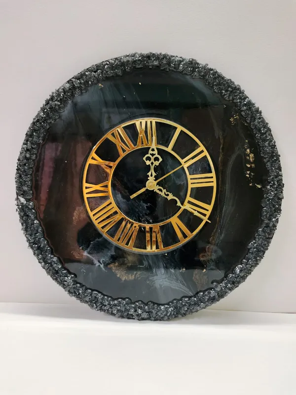 Handcrafted_Decorative_Resin_Art_Wall_Clock_-_Black_Beauty