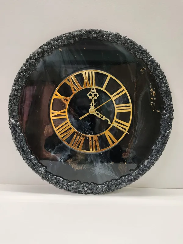 Handcrafted_Decorative_Resin_Art_Wall_Clock_-_Black_Beauty