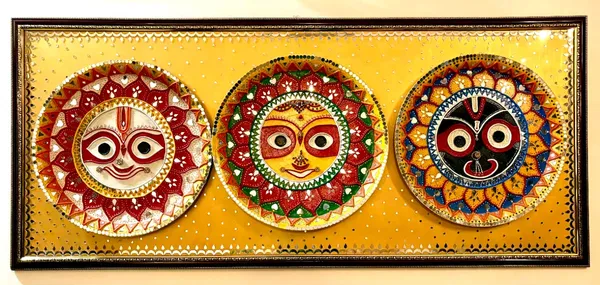Handcrafted_Decorative_Traditional_Jagannath_Puri_Metal_Wall_Hanging_Face_Art_Plate_-_Lord_Jagannath,_Balabhadra_&_Subhadra_Set