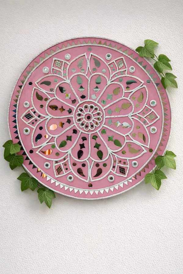 Handcrafted_Decorative_Lippan_Art_Round_Wall_Hanging_-_Pink