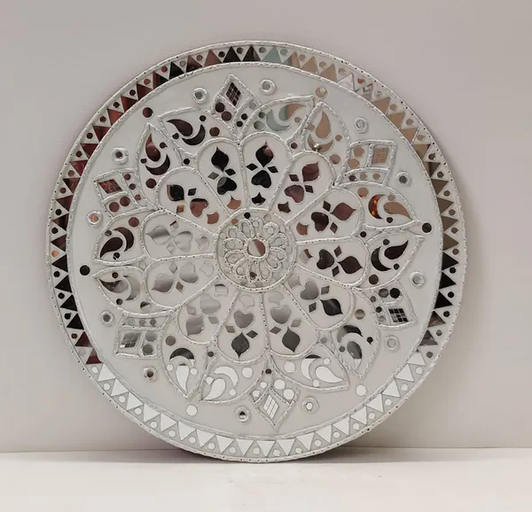 Handcrafted_Decorative_Lippan_Art_Round_Wall_Hanging_-_White