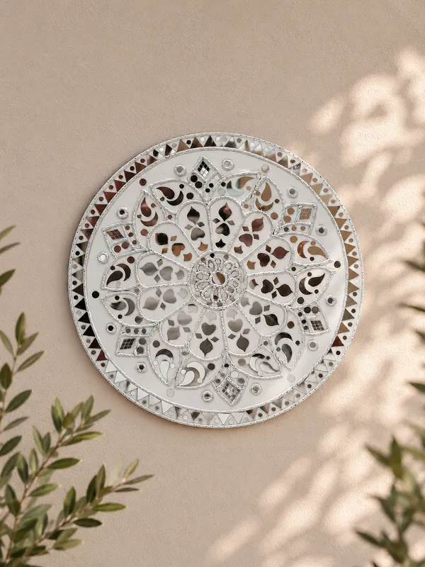 Handcrafted_Decorative_Lippan_Art_Round_Wall_Hanging_-_White