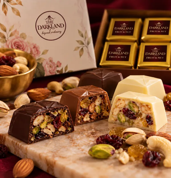 The_Darkland_Elegant_Dry_Fruit_Filled_Assorted_Chocolates_�_240g_(India)