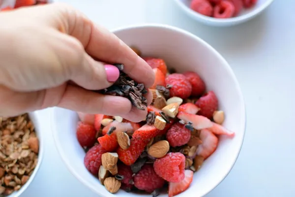 The_Darkland_Premium_Assorted_Berries_Filled_Chocolate_Collection_�_Milk,_White_&_Dark_Chocolates_|_320g_Tin_Box_(India)