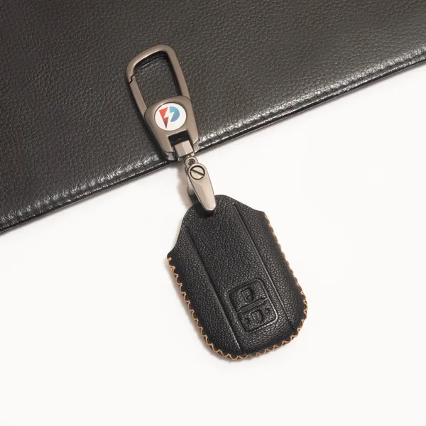 Black_Genuine_Leather_Premium_Key_Cover_With_Key_Chain_For_Car