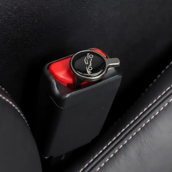 Black_Leather_Premium_Seat_Belt_Buckle_For_Car_(Pack_Of_2)