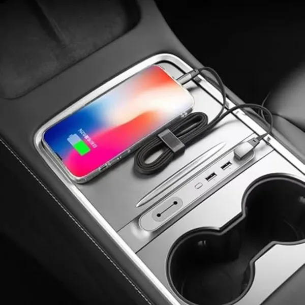 Black_Plastic_Premium_C_To_Iphone_Cable_For_Car