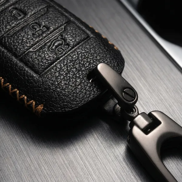 Black_Genuine_Leather_Premium_Key_Cover_With_Key_Chain_For_Car