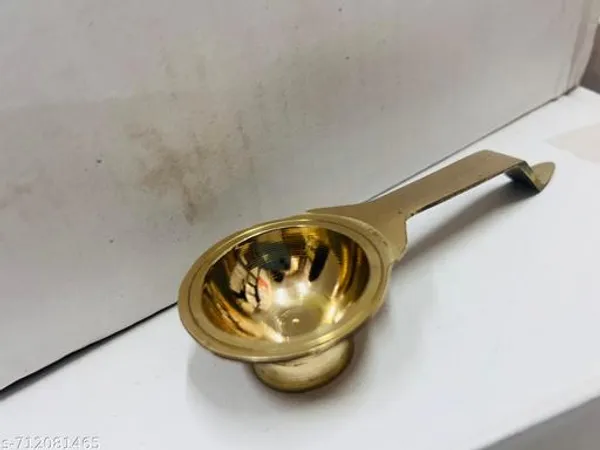 Traditional_Brass_Camphor_Burner_Also_Known_As_A_Kapoor_Aarti_Or_Kapoor_Dani