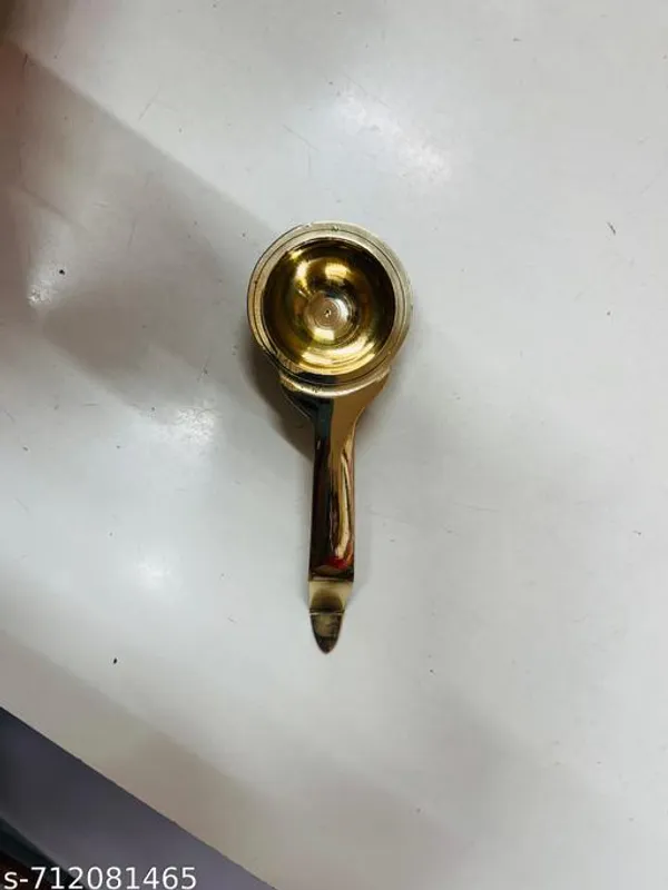 Traditional_Brass_Camphor_Burner_Also_Known_As_A_Kapoor_Aarti_Or_Kapoor_Dani