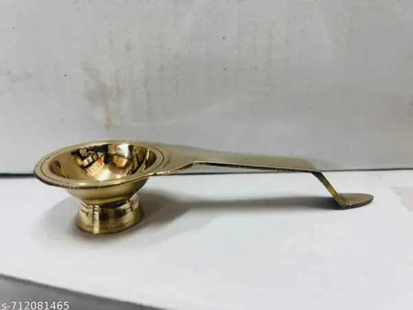 Traditional_Brass_Camphor_Burner_Also_Known_As_A_Kapoor_Aarti_Or_Kapoor_Dani