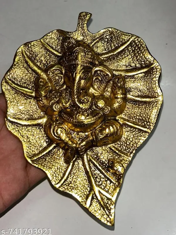 Lord_Ganesha_On_Leaf_Metal_Wall_Hanging_Showpiece