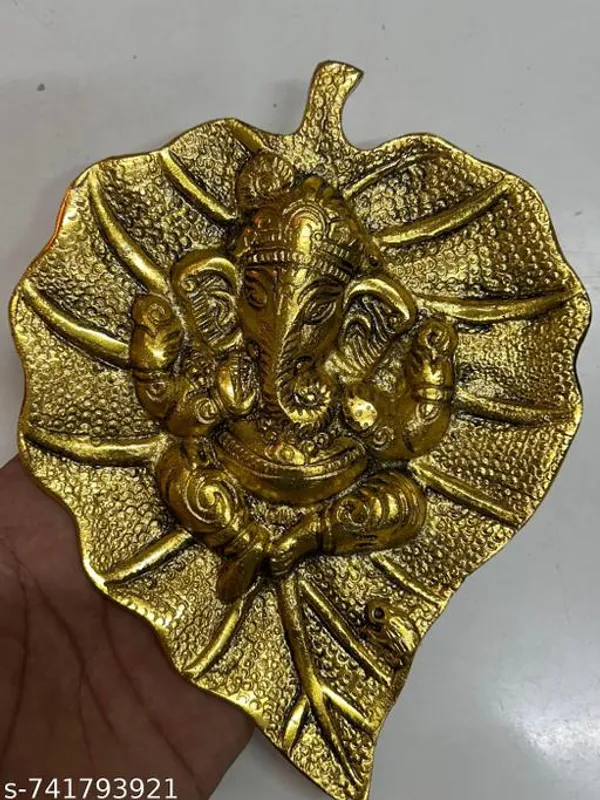 Lord_Ganesha_On_Leaf_Metal_Wall_Hanging_Showpiece