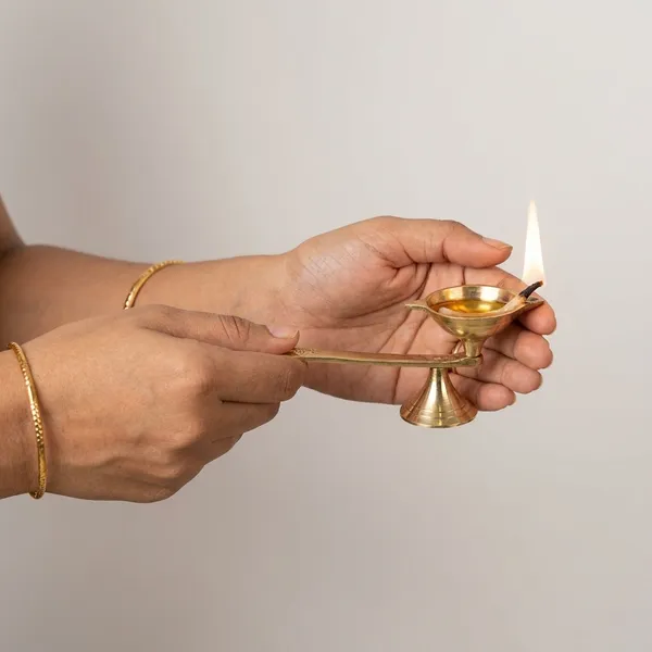 Pure_Brass_Eka_Deepam_Brass_Kapoor_Aarti_Diya