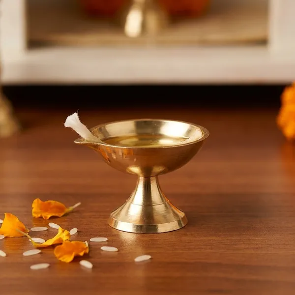 Pack_Of_6_Small_Brass_Diya_For_Puja_Purposes_And_Home_Diwali_Diyas