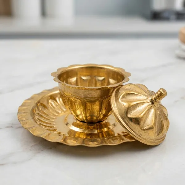 Brass_Kumkum_Box_With_Plate