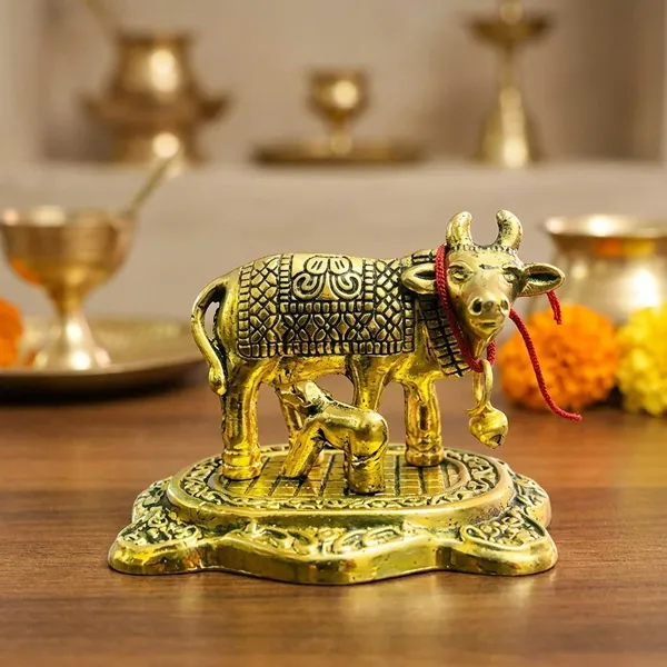 Golden_Plated_Brass_Showpiece_Statue_Depicting_The_Kamadhenu_Cow_And_Calf_Often_Used_For_Home_Decor_And_Spiritual_Purposes