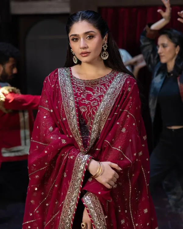 NEW_READY_TO_WEAR_COLLECTION_3_PIECE_GOWN_WITH_BEAUTIFUL_DUPATTA_AND_BOTTOM