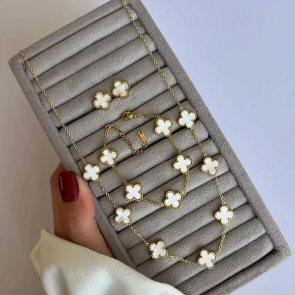 Anti_Tarnish_Elegant_White_Clover_Necklace_Bracelet_And_Earrings_Set_Gold_Plated_Stainless_Steel_Floral_Design_Jewellery_Chain_Link_Style