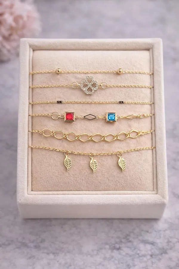 Elegant_Gold_Tone_Bracelet_Set_Stylish_And_Versatile