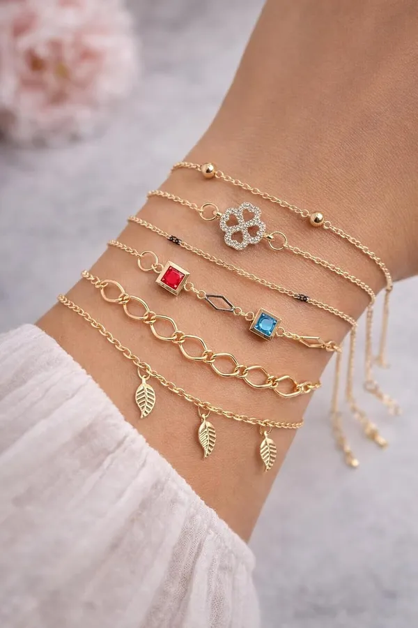 Elegant_Gold_Tone_Bracelet_Set_Stylish_And_Versatile