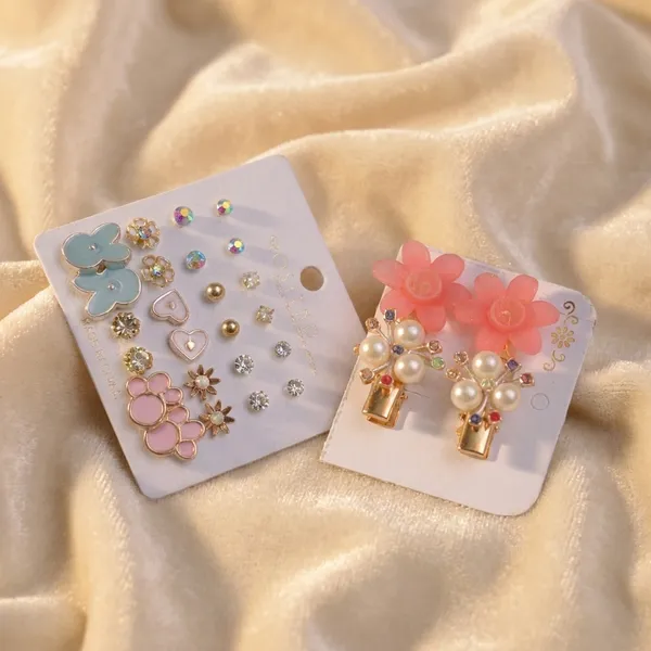 Girls_Hair_Accessories_And_Jewellery_Gift_Set_With_Scrunchie