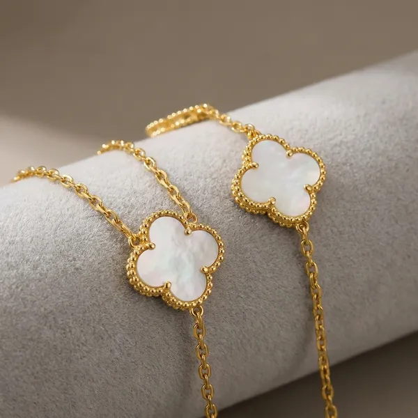 Anti_Tarnish_Elegant_White_Clover_Necklace_Bracelet_And_Earrings_Set_Gold_Plated_Stainless_Steel_Floral_Design_Jewellery_Chain_Link_Style
