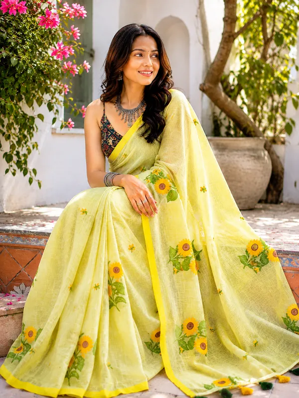 Surajmukhi_-_Light_Green_Mul_Cotton_Saree_With_Sunflower_Embroidery