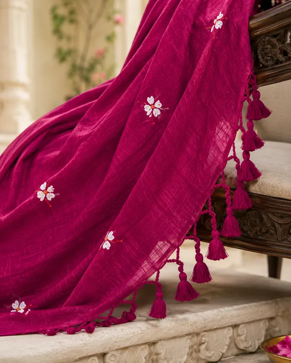 Pink_Khadi_Cotton_Saree_With_White_Flower_Embroidery