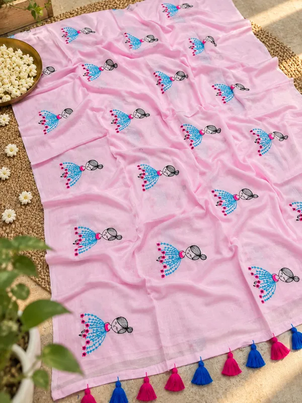 Baby_Pink_Mul_Cotton_Saree_With_Doll_Motif_And_Tassels