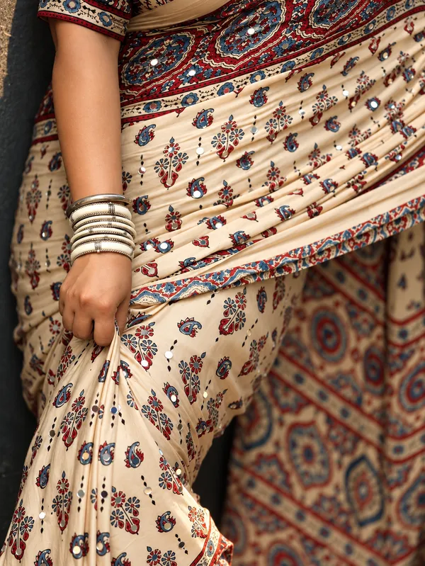 Noor_-_Ajrakh_Mirror_Work_Off_White_Crepe_Silk_Saree