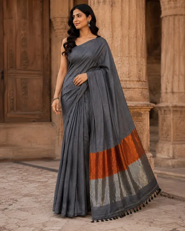 Grey_Khadi_Saree_With_Zari_Pallu