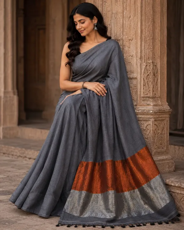 Grey_Khadi_Saree_With_Zari_Pallu