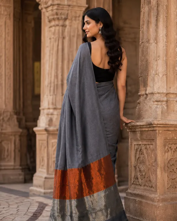 Grey_Khadi_Saree_With_Zari_Pallu