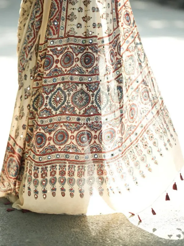 Noor_-_Ajrakh_Mirror_Work_Off_White_Crepe_Silk_Saree