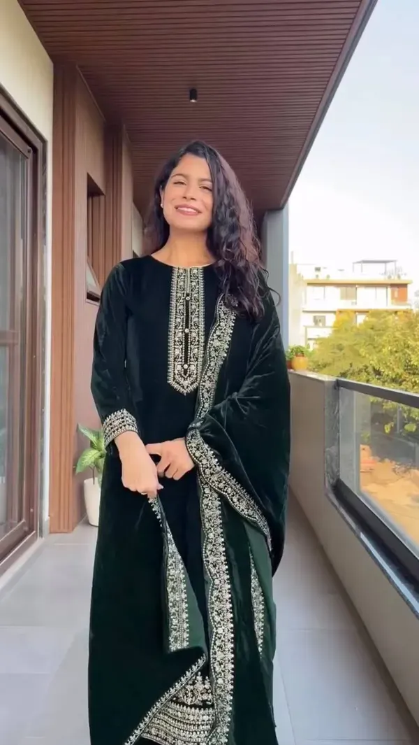 Green_Velvet_Embroidered_Kurta_Set_For_Women