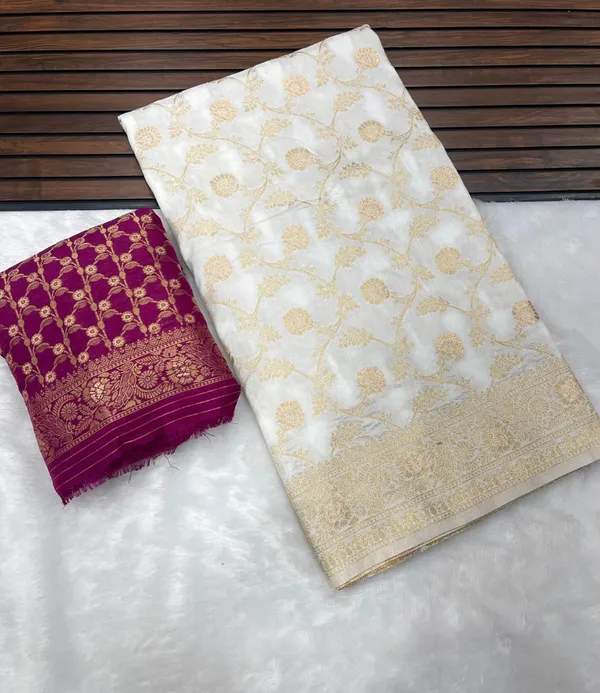 Ivory_Gold_Floral_Jaal_Banarasi_Dola_Silk_Saree_With_Grand_Pallu_Unstitched_Blouse