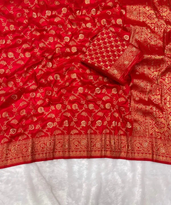 Bridal_Red_Floral_Jaal_Banarasi_Dola_Silk_Saree_With_Antique_Zari_Grand_Pallu_Unstitched_Blouse