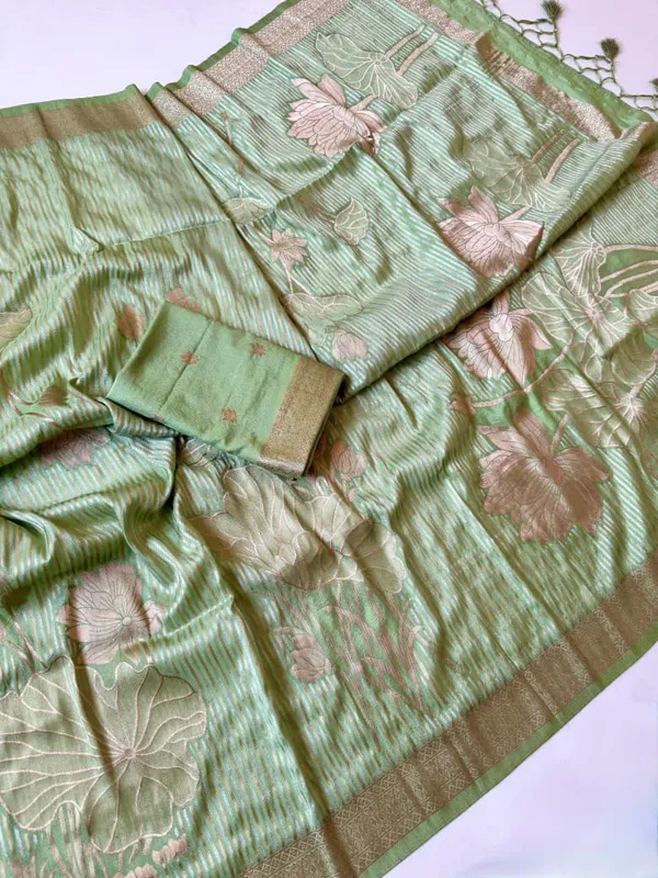 Mint_Green_Jambo_Floral_Georgette_Saree_With_Silver_Golden_Jacquard_Rich_Pallu_Unstitched_Blouse
