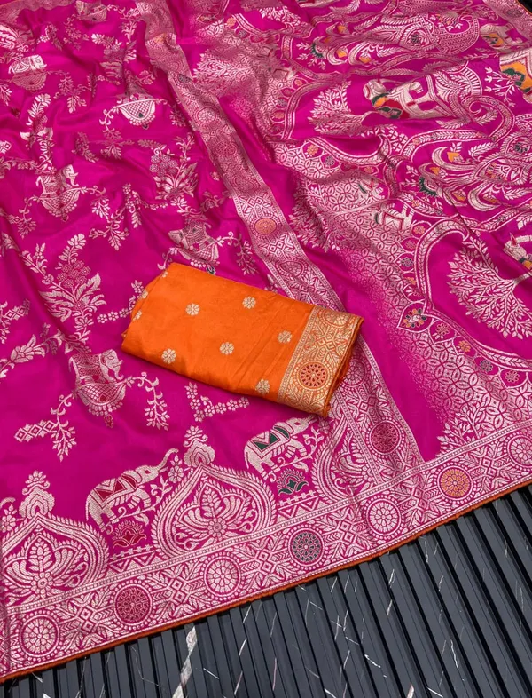 Fuchsia_Elephant_Jacquard_Banarasi_Dola_Silk_Saree_With_Rich_Pallu_And_Unstitched_Blouse