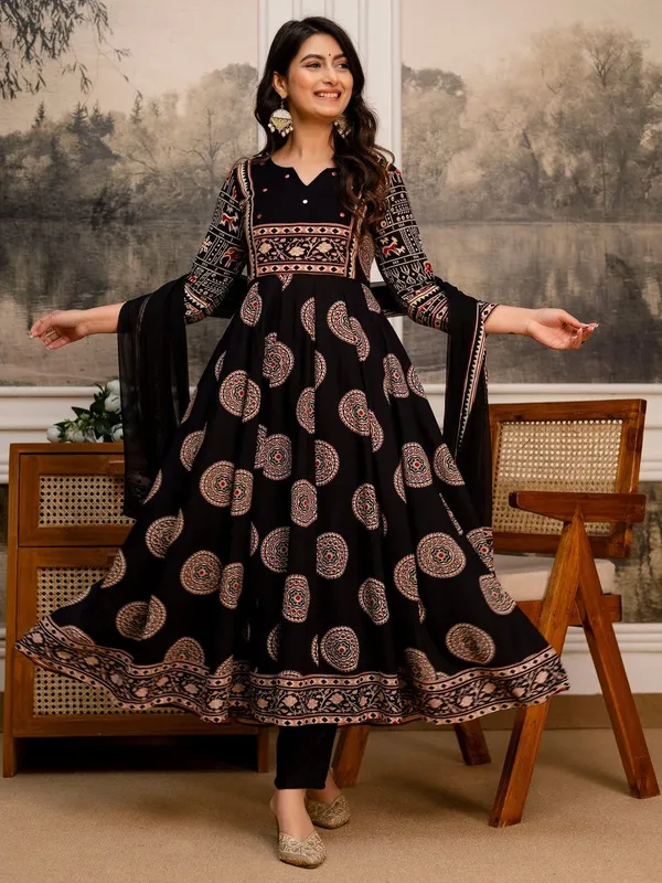 Black_Ethnic_Motif_Printed_Muslin_Cotton_Anarkali_Kurta_Set_With_Mirror_Work,_Trousers_&_Mul_Cotton_Dupatta
