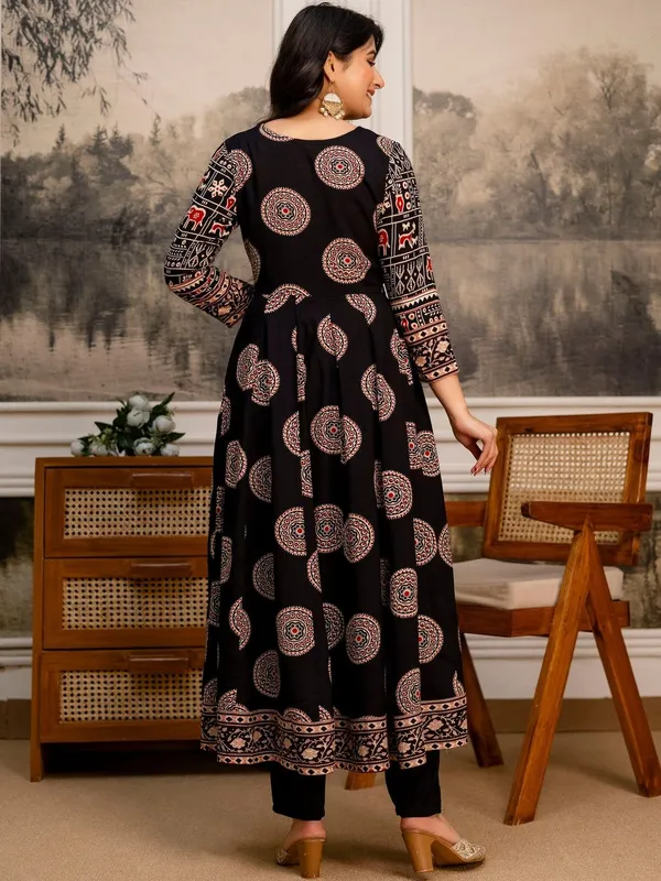 Black_Ethnic_Motif_Printed_Muslin_Cotton_Anarkali_Kurta_Set_With_Mirror_Work,_Trousers_&_Mul_Cotton_Dupatta